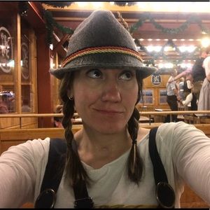 Meet your Posher, Cassandra